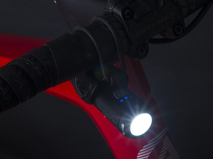 Světlo přední Aathor QUANTUM 750 lm USB L-Run