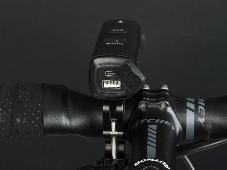 Světlo přední author PROXIMA 1000 lm, USB, Alloy